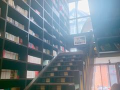 -钟书阁(松江泰晤士小镇店)