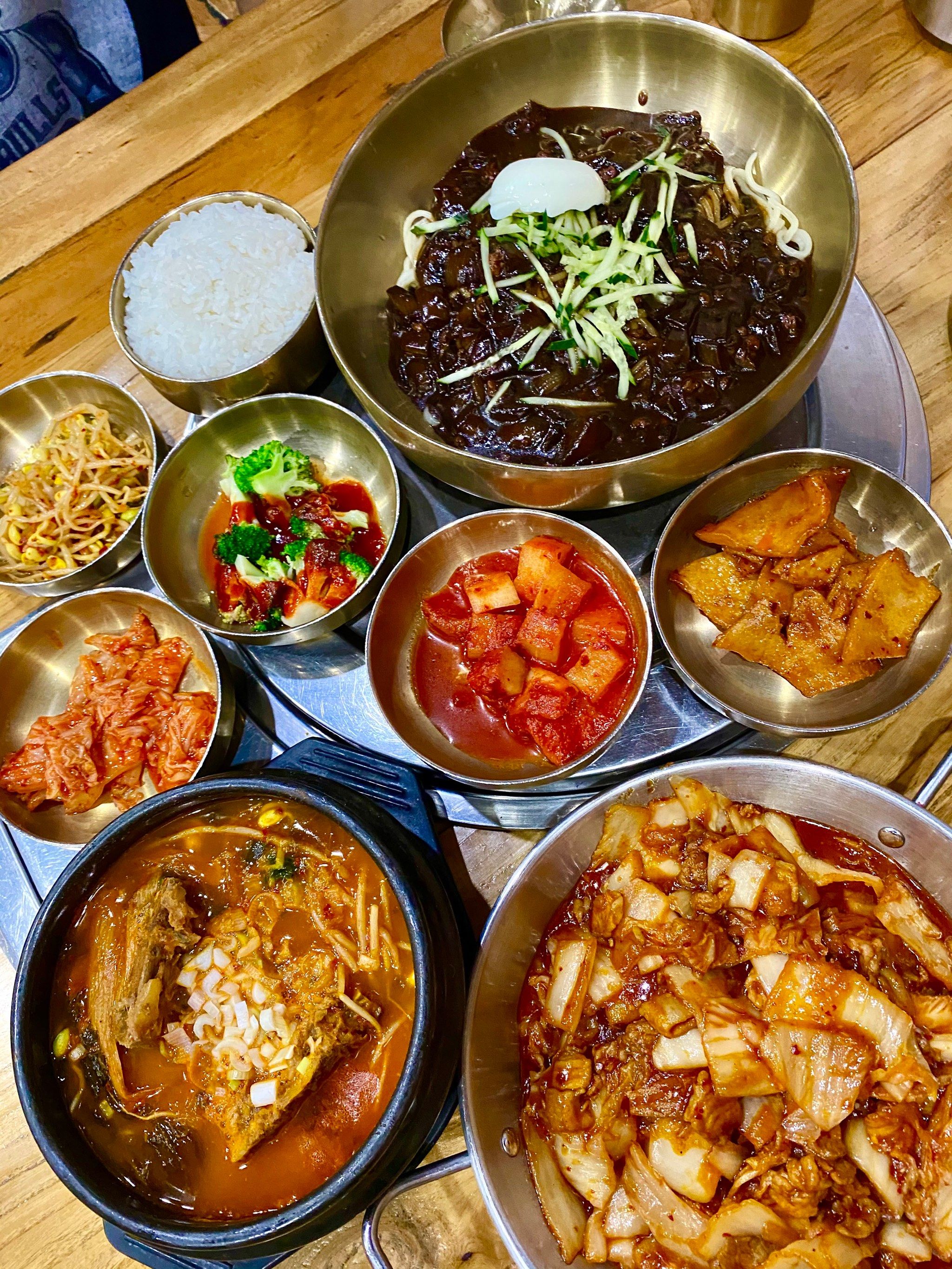 在绿地这里的韩国街!我们进店的时候不是饭点,人比较少