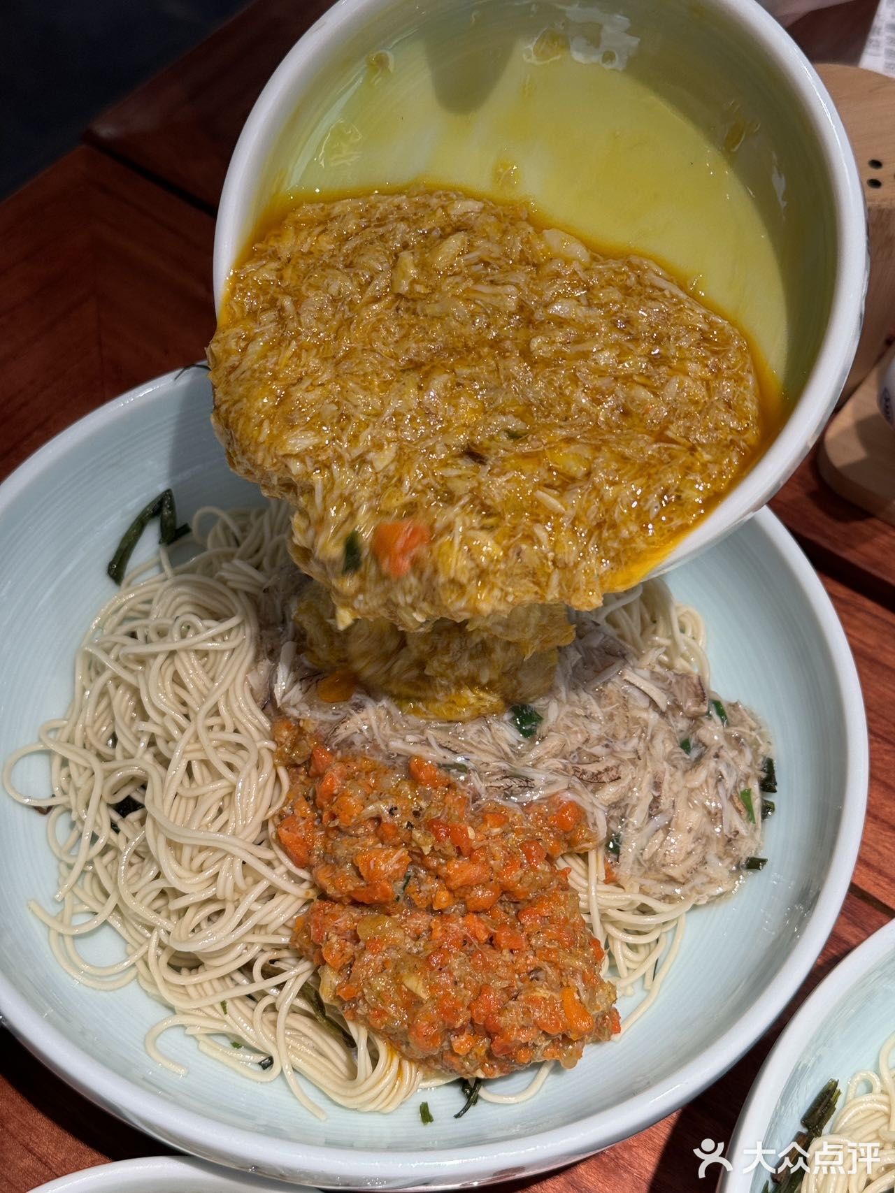 在上海,不容错过的一碗蟹粉面🍜