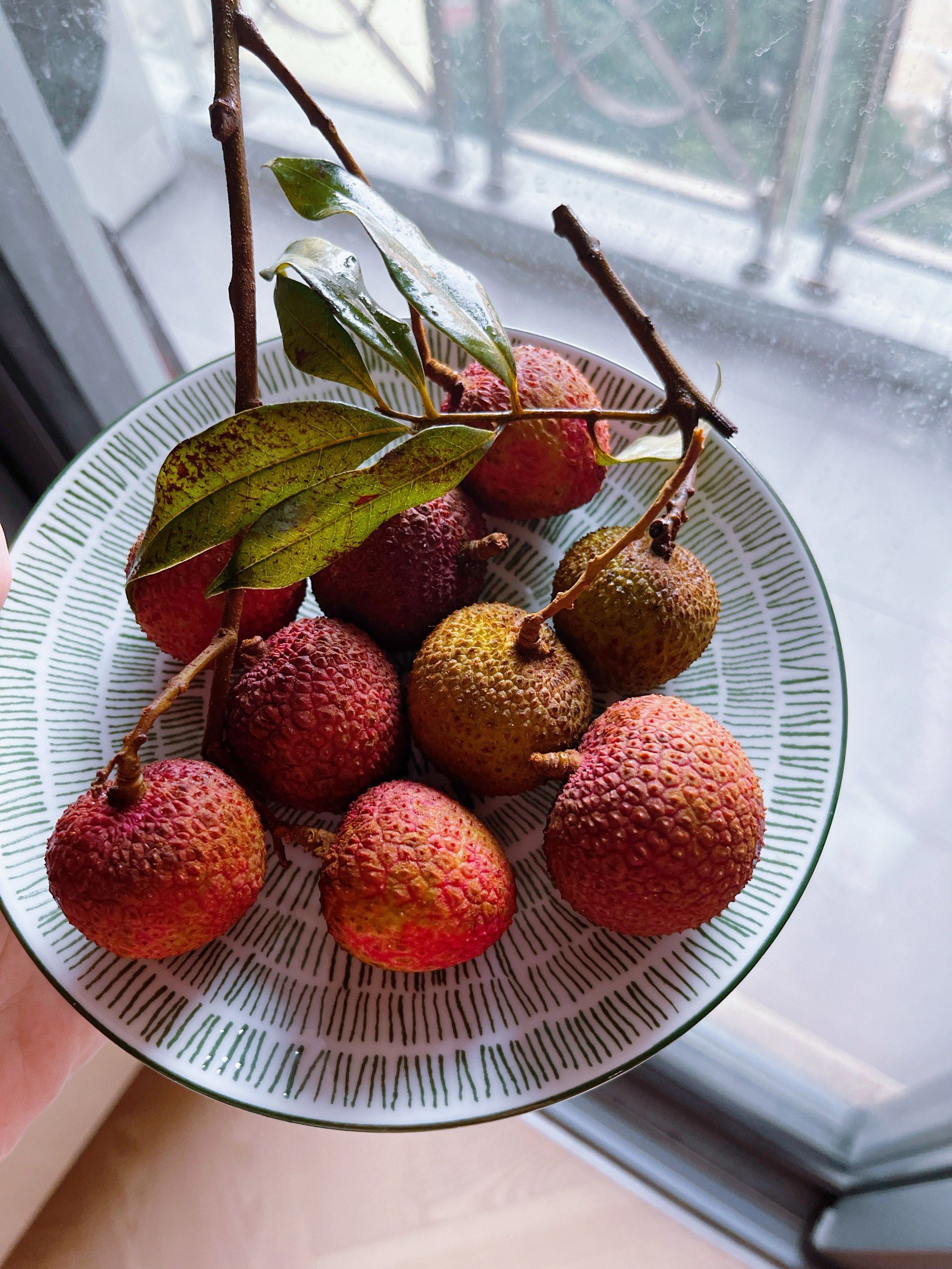 这一小碟荔枝[色]猜猜多少💰