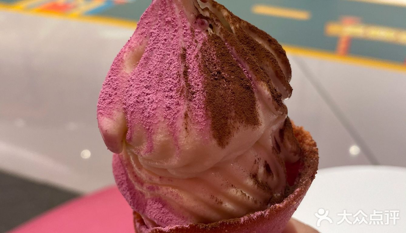 又让店家帮我做了一个玫瑰巧克力双拼