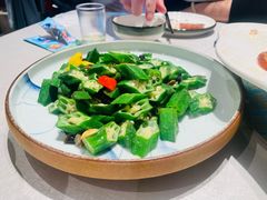 鸡枞菌炒秋葵-董家大院·京味家常菜(朝丰家园店)