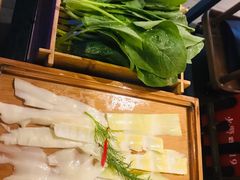 -尚尚仙·酸汤猪手·猪肚鸡火锅(华联万柳购物中心店)