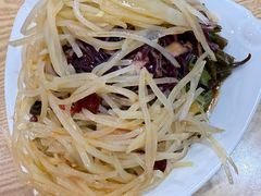 素拼-三好食堂(煎饺·馄饨·肉饼米线·盛世广场店)