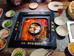 -老牌坊云南鱼豆花火锅(哈西万达店)