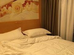 -维也纳智好酒店(深圳罗湖口岸国贸火车站店)