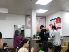 大堂-何记酿皮店(西流湾店)