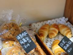 -沁屋面包店(人民东路店)