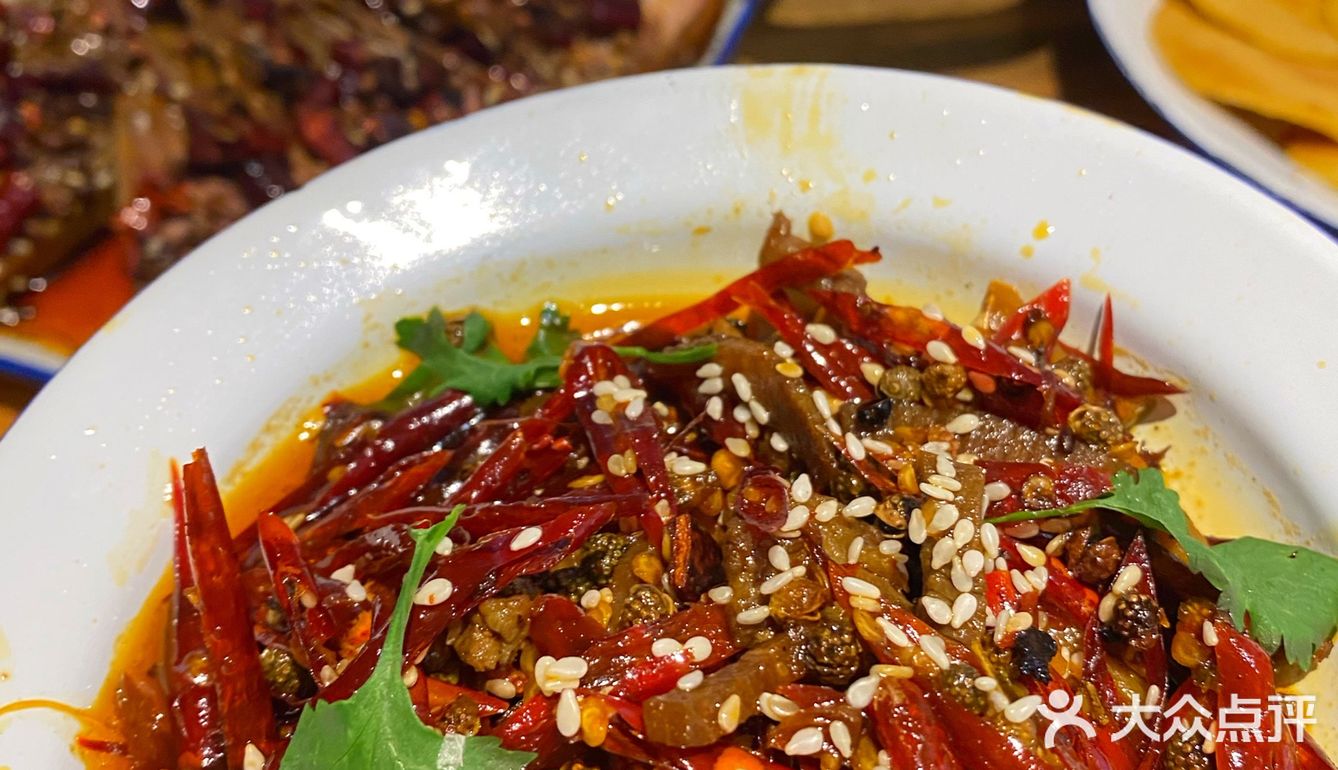 昆明🐟不能没吃过美味的老坛酸菜鱼苗火锅