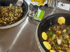 -粘豆包柴火铁锅炖