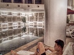 -黄金时代游泳健身云畔会所(绿地中心双子塔店)