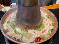 -果松木炭酸菜铜火锅·外婆参鸡汤