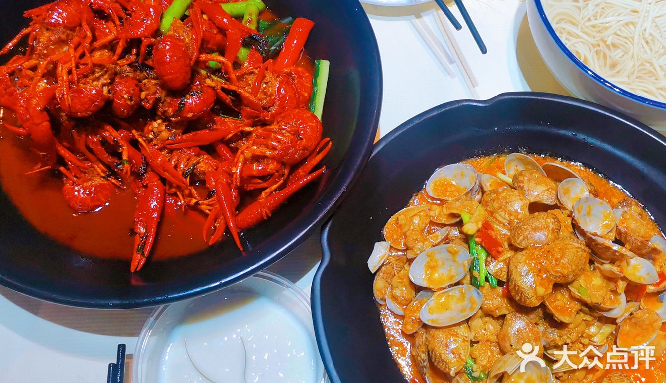 烟火气息十足的深夜食府