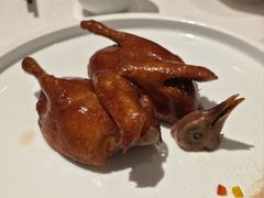 玻璃挂皮乳鸽皇-北京厨房(SKP店)