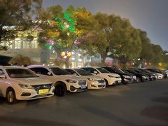 -奥特莱斯停车场