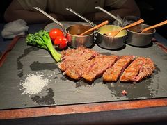 饲谷西冷牛排-弦月窗LUNETTE BY AMANDA(复兴路店)