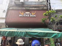 -Bánh Mì Huynh Hoa