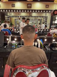 -东方先生国潮男士理发馆