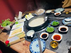 -大匠工房古船木艺术餐厅·猪肚鸡专门店(长白仙岛店)