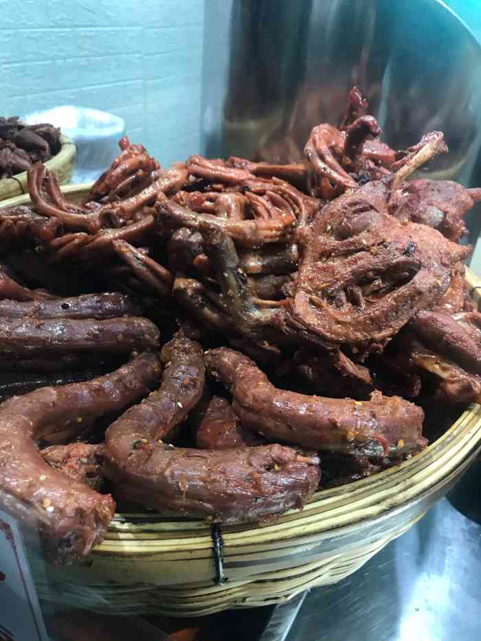 精武黑鸭(徐泾店)-"「鸭头」讲真的,鸭舌真的只有辣味,没有任.