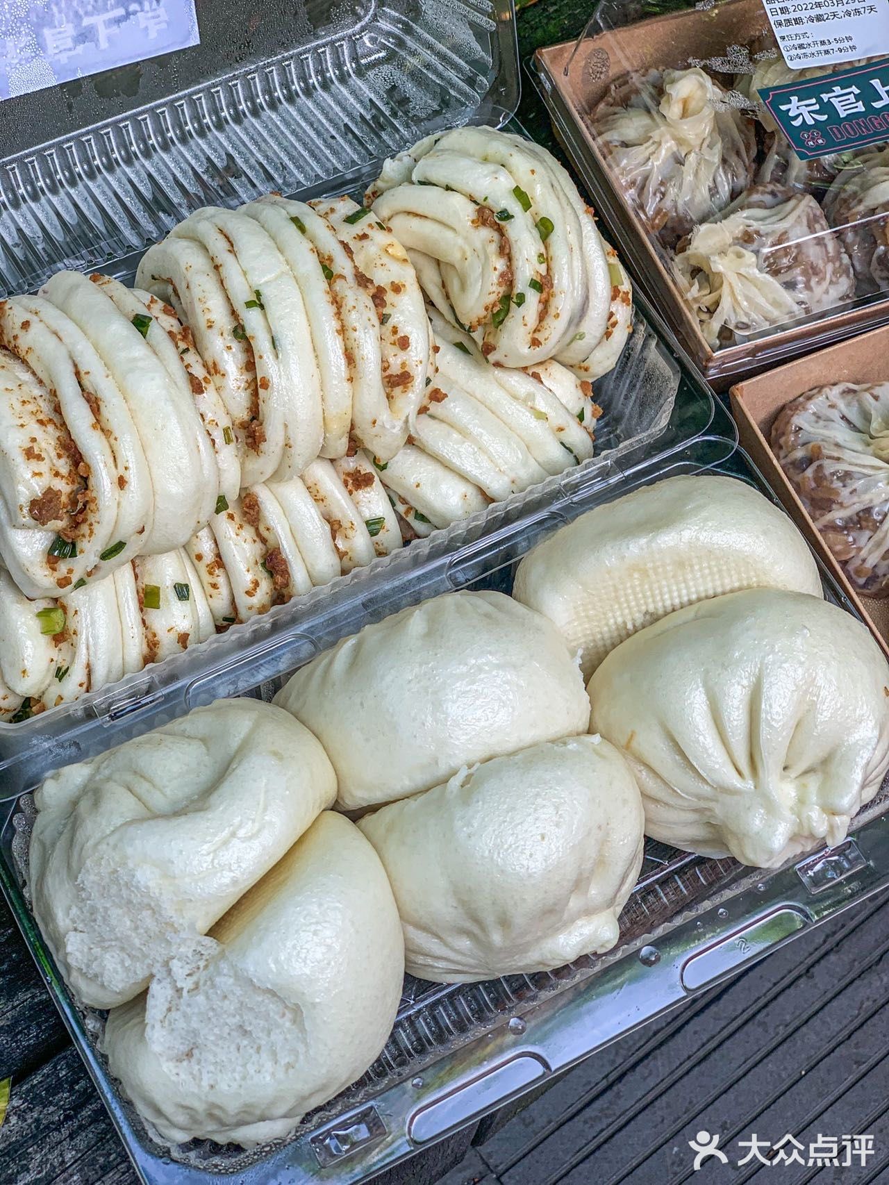 花卷上满满的肉沫拿到了刚出炉的！