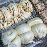 花卷上满满的肉沫拿到了刚出炉的！