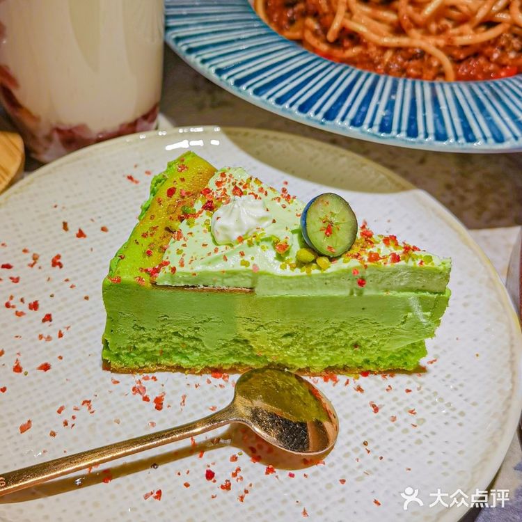 武商梦时代这家浪漫的花园餐厅，美食美景一绝，去一次就爱上！