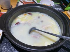 -洪氏嗨捞·广东猪肚鸡·椰子鸡火锅(西咸万象城店)