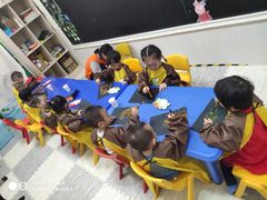 -红黄蓝成长中心(公益西桥校区)