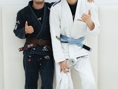 -菠萝格斗巴西柔术训练馆