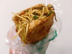 饼子夹凉面-南充方酥锅魁
