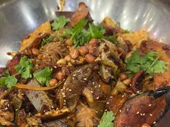 -愉肴麻辣香锅(中山路店)