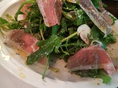 芝麻菜沙拉配风干火腿-羽深肉铺 Steak & Wine