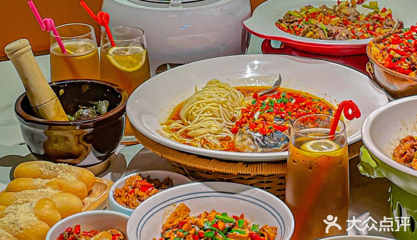 服了！在这家湘菜馆子里吃了三碗饭