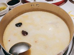 -洪氏嗨捞·广东猪肚鸡·椰子鸡火锅(西咸万象城店)