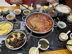 -黄利砖万峰林布依特色酸笋牛肉馆