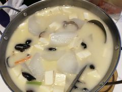 锅仔什锦海鲜豆腐锅-万龙洲海鲜(大兴绿地缤纷城店)