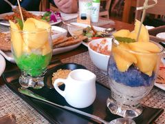 -Chom Cafe and Restaurant