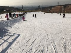 -采薇庄园四季滑雪场