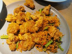 藤椒避风塘牛蛙-蜜桃餐厅·伴山(绿宝广场店)