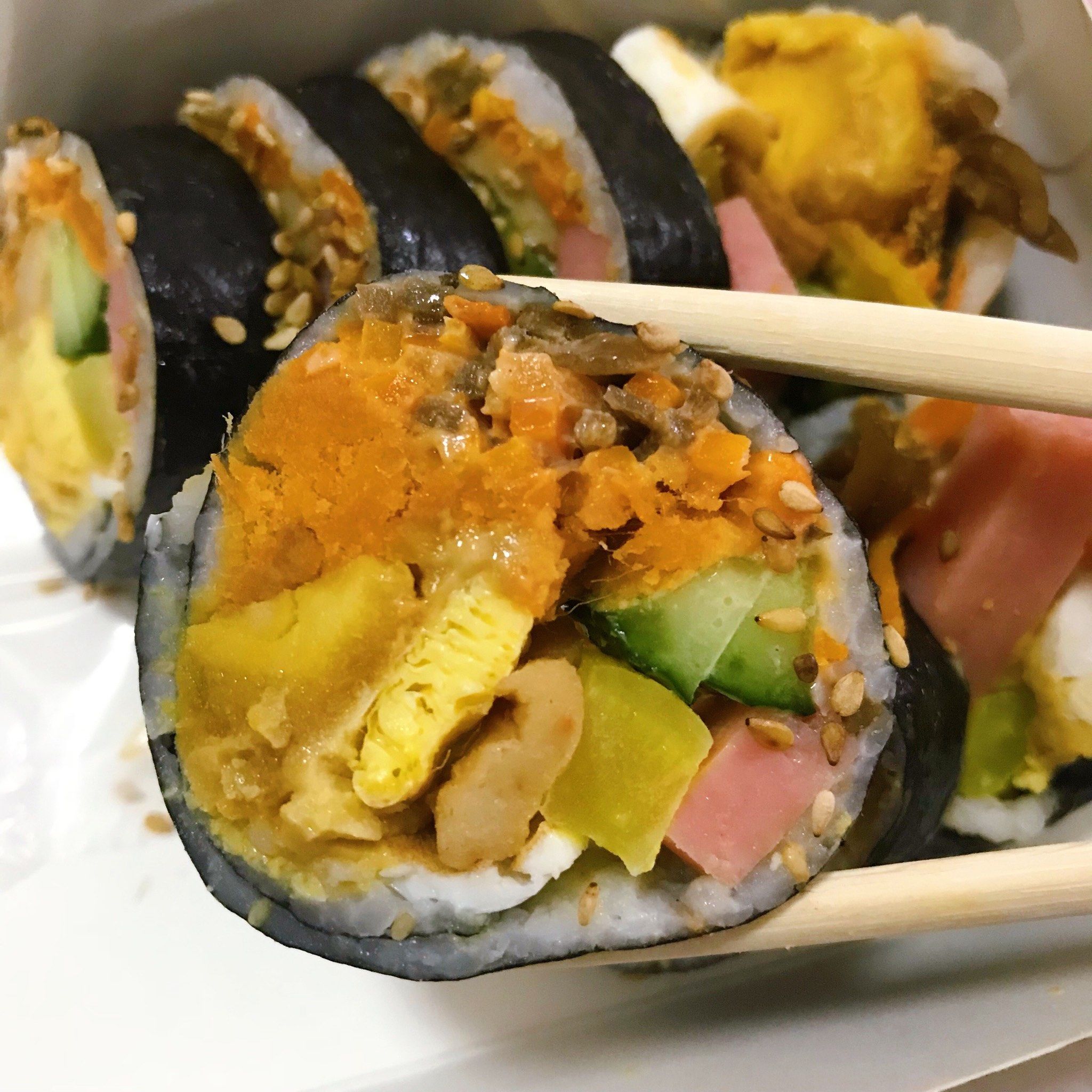 皮皮薄馅大的紫菜包饭