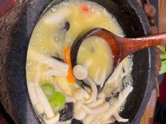 石锅小煮鲜杂菌-敏珠拉姆藏餐·南京厨房(富春江东街店)