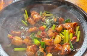 Stir-Fried Intestine and Rice Noodle Pot