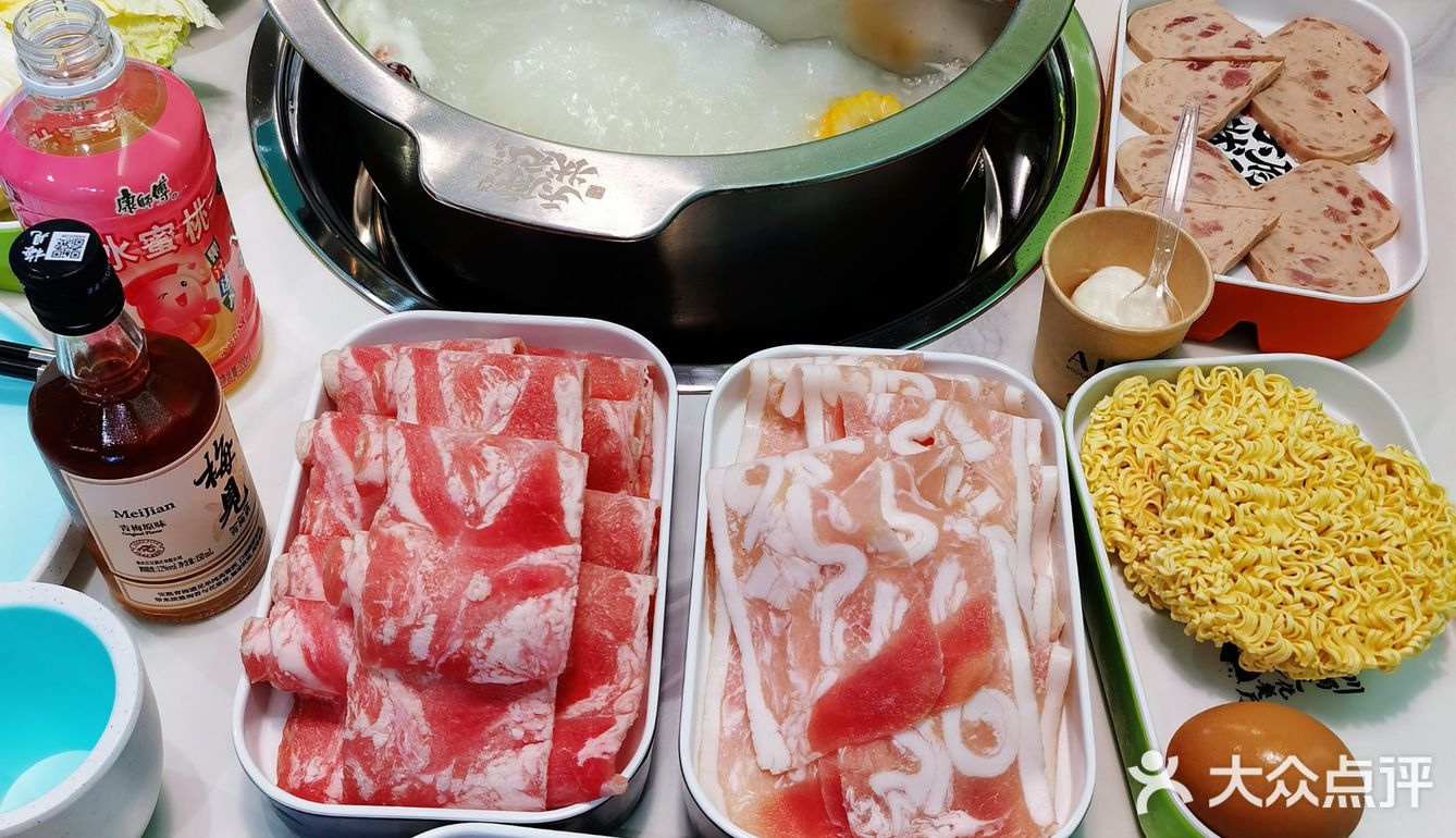 我是来拍照打卡的？不，我是来吃串串香的