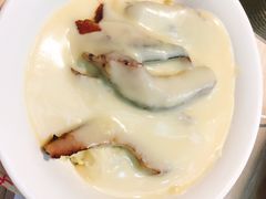 猪颈肉芝士捞公仔面-新记餐厅(香槟大厦店)