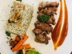 -Chom Cafe and Restaurant