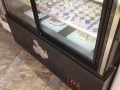 面包甜点陈列柜-好伦哥比萨烤肉自助(八里桥店)