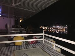 -Lake Shore Hotel & Restaurant