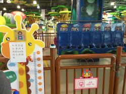-维佳童话镇演出现场(徐东店)