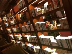 -钟书阁(松江泰晤士小镇店)